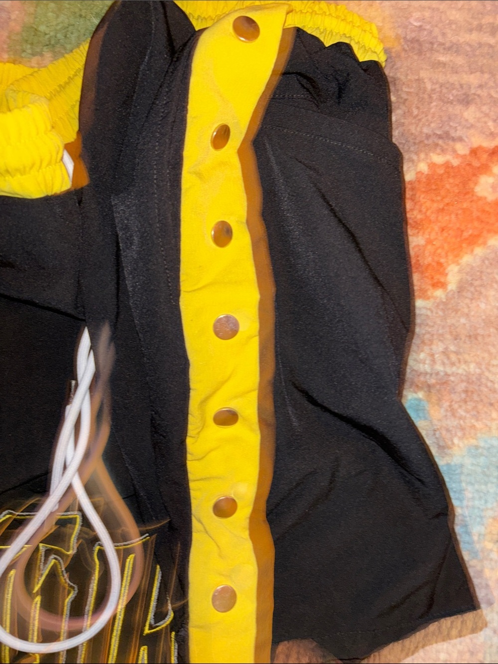MAGNOLIA" SNAP SHORTS (GOLD/BLACK - Picture 4 of 5